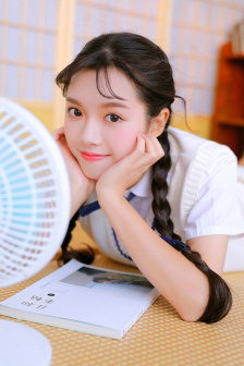 美女露出尿口让男人桶爽